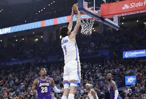 终于醒了！霍姆格伦突破暴扣 雷霆8-0打停爵士